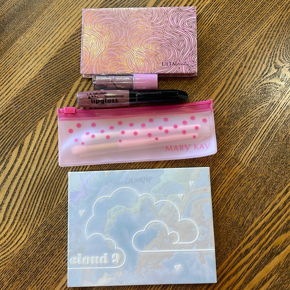 Bundle of makeup 💝 unused
